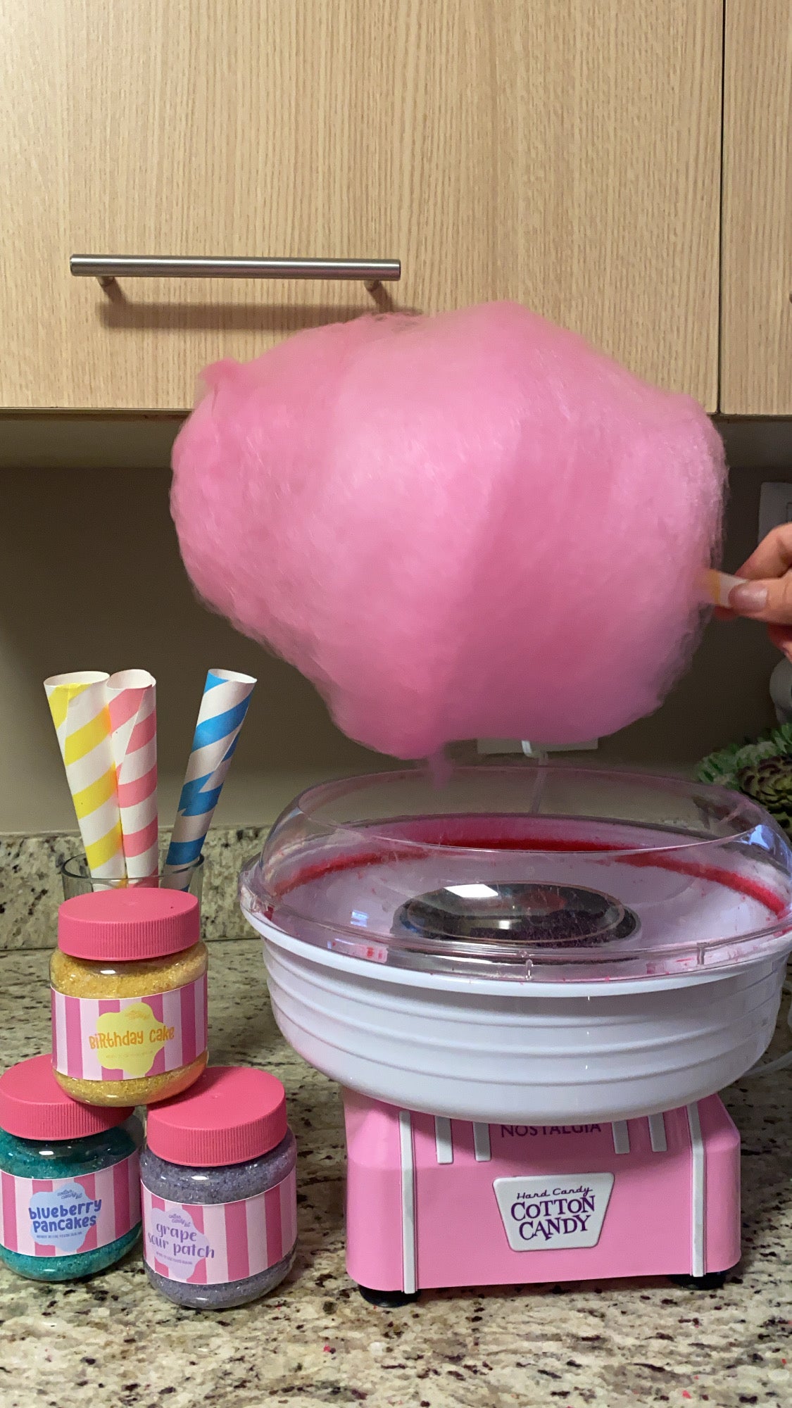 La máquina puede variar en estilo y color según existencias, sin embargo todas son de la misma medida y mismas piezas